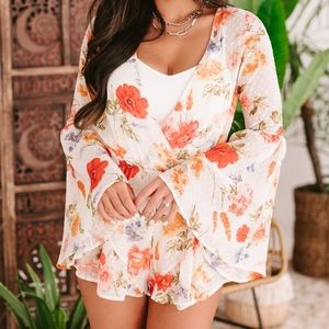Audrey 3+1 Angel sleeve floral romper size small